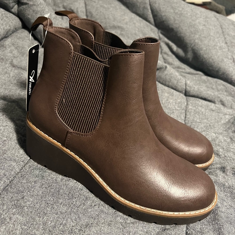 Athlefit women’s Chelsea wedge ankle booties 7.5